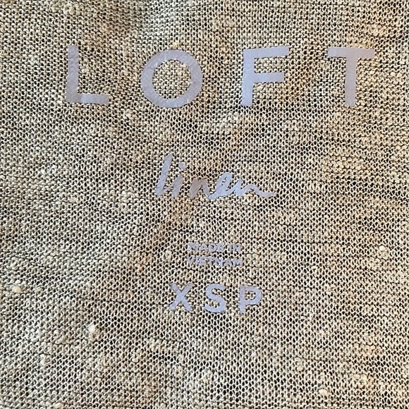 Cute linen loose-fitting tee from Loft. - Picture 3 of 4